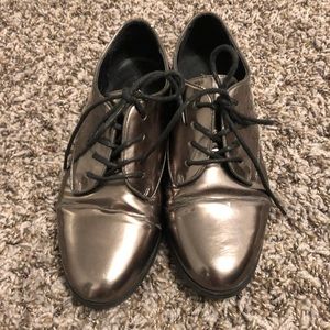 Aldo silver shoes size 6